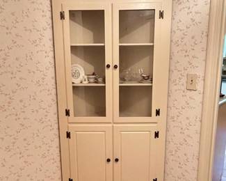 075 paintedcornercabinetwithglassdoors
