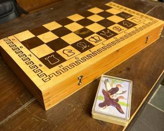 093 chesssetwithornatepiecesandplaying