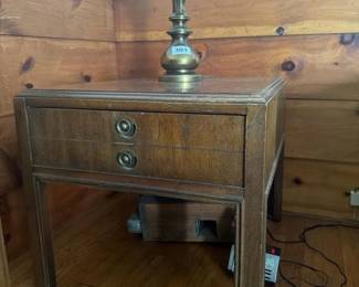 209 drexelcolonialstylewoodnightstand