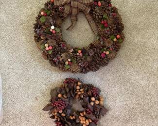 307 pairofdecorativepineconewreaths