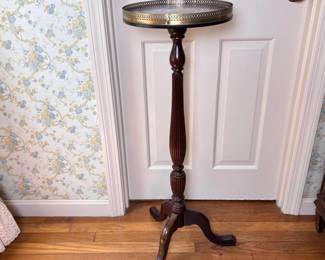 199 woodandmetaltraytoppedestaltable