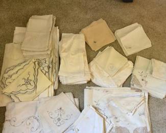 232 assortedvintageembroideredlinennapki