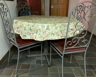 091 vintagebistrotablewithfourchairs