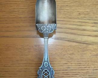 317 ornatesilverservingscoop800standard