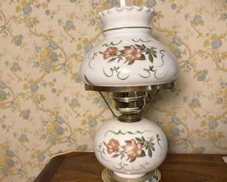185 vintagefloralglasshurricanetablelam