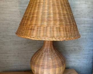 004 wovenrattantablelamp