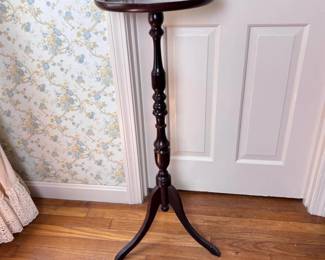 200 woodenpedestaltable