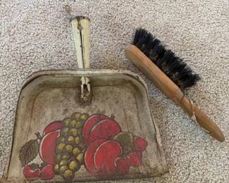 051 vintagepaintedmetaldustpanandbrush
