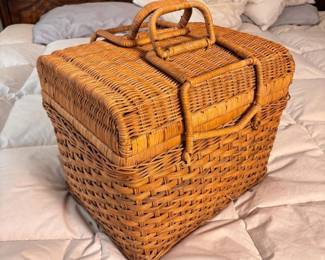 196 wickerpicnicbasketwithhandles