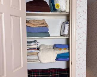 202 closetlinenlottowelsblanketssheets