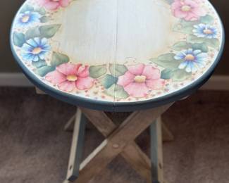 Pretty floral foldable table