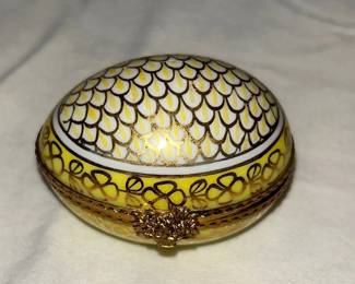 053 Limoges Porcelain EggShaped Trinket Box Yellow Gold