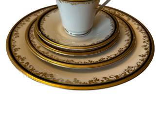 001 Lenox ECLIPSE Fine China Dinnerware 5 Place Setting with Gold Scrollwork