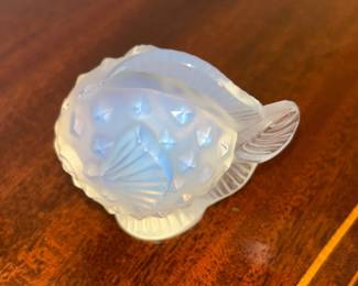 056 LaliqueStyle Opalescent Art Glass Fish FigurineDish