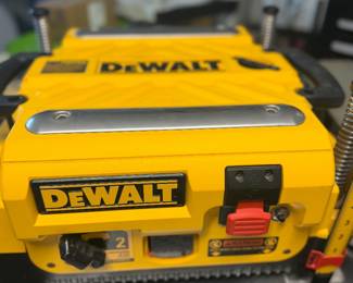 Dewalt 13 in Thickness planer