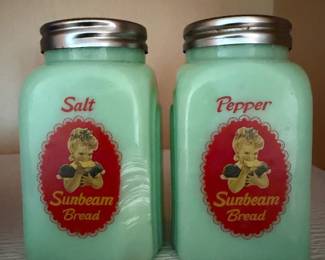 Sunbeam beam Jadeite salt & pepper