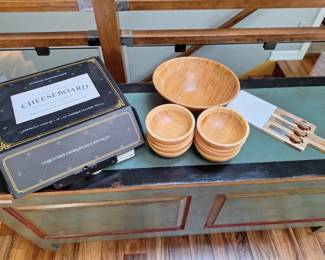 Smirly Bamboo Cheese Board Set with Bamboo Serving Bowls New in Box