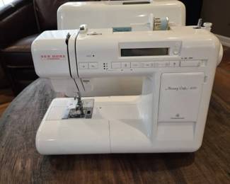 New Home Janome Memory Craft 4000 Computerized Sewing Machine with Hard Case