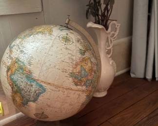 old globe in great condition