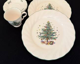 Nikko "Happy Holidays" Christmas dinnerware pattern