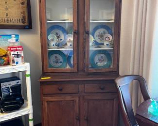 Petite Hutch
