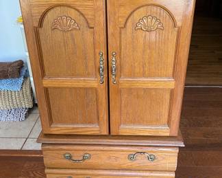 Jewelry cabinet