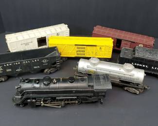 Vintage Lionel 1666 Locomotive Train Cars