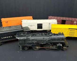 Vintage Lionel 6110 Locomotive  Train Cars Lot A