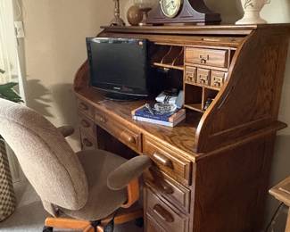 Large rolltop desk and chair. Antique shelf clock.