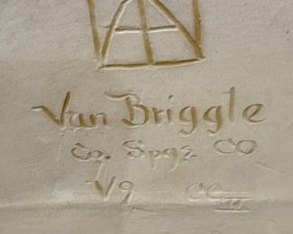 Signature marking on the bottom of the previous vase