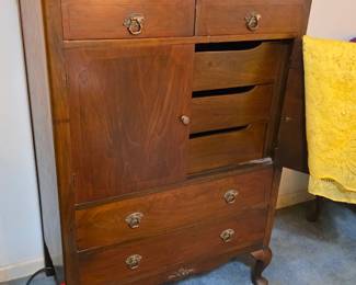 Bachelor's chest