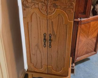 Jewelry chest