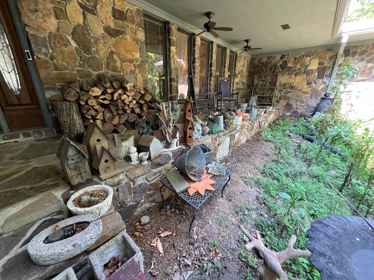 Birdhouses & planters