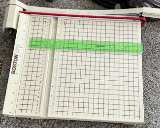 Paper cutter