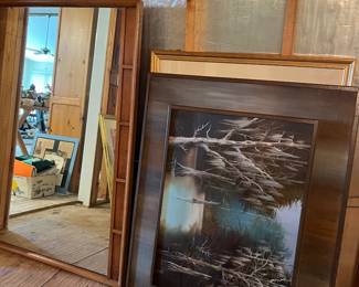 Wall pictures and mirror 
