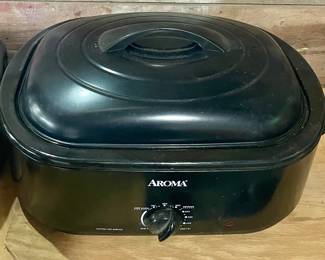 LARGE ROASTER OVEN w/DIVIDED SERVING INSERT