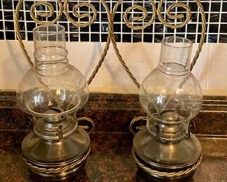 VINTAGE-STYLE WALL-MOUNTED HOMCO OIL LANTERNS
