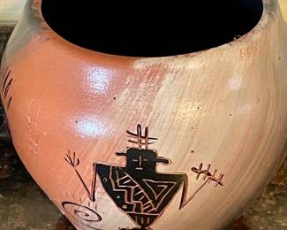 NAVAJO POTTERY BOWL/VASE
