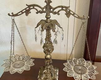 VINTAGE HOLLYWOOD REGENCY-STYLE BALANCE SCALE