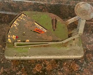 VINTAGE GREEN METAL JIFFY-WAY POULTRY EGG WEIGHING SCALE