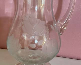 VINTAGE GLASS PITCHER (ROMAINIA) "FIFTH AVENUE" ROSE ETCHED PANEL