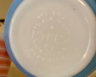 **RARE** VINTAGE PYREX #401 PINK & #403 BLUE 1960's "RAINBOW STRIPES" BOWLS - PRISTINE CONDITION