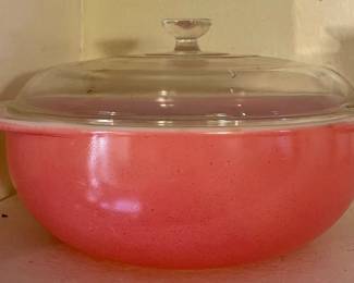VINTAGE PINK PYREX DISH W/LID - EXCELLENT CONDITION