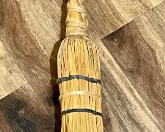 PRIMITIVE HEARTH BROOM (BEGINNER WITCH BROOM)
