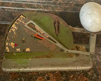 VINTAGE GREEN METAL JIFFY-WAY POULTRY EGG WEIGHING SCALE