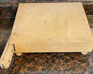 CUTTINGBOARD with LARGE KNIFE