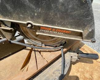 VINTAGE BLACK & DECKER POWER MITER SAW