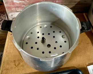 LARGE PRESSURE CANNER
