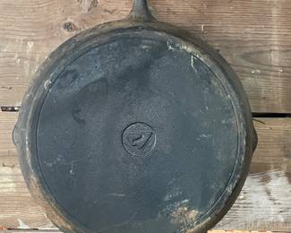 XL CAST IRON SKILLET