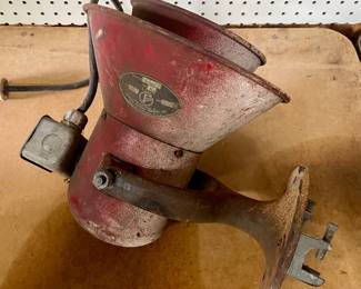 VINTAGE FEDERAL ELECTRIC COMPANY SIREN - **WORKS**
